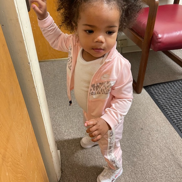 Nike sweatsuit - Picture 4 of 4